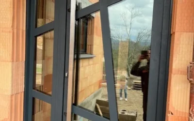 Porte d’entrée entièrement vitrée avec effet miroir saint julien les rosiers