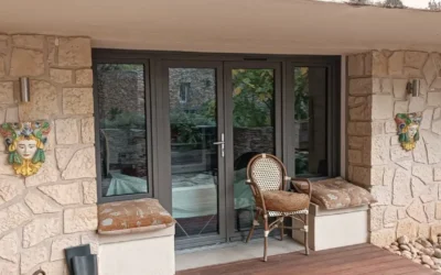 Menuiserie extérieure PVC à Nimes – portes fenêtres 2 vantaux oscillo battantes