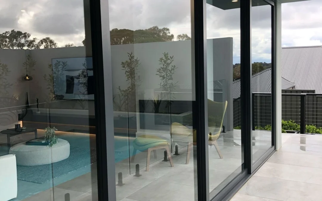 Maison moderne au Grau-du-Roi : baie vitrée et menuiserie aluminium