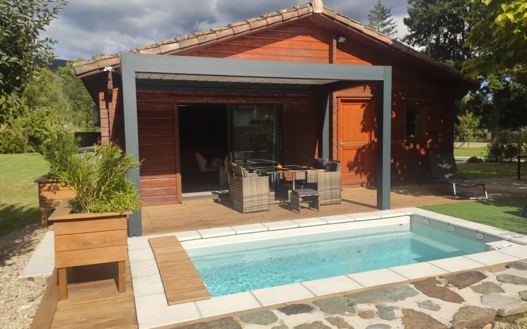 Pergola bioclimatique Chamborigaud près de la grand combe – terrasse couverte au stylisme avant gardiste