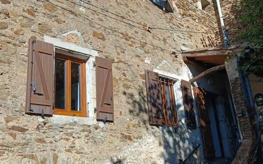 🏠Remplacement de fenêtre bois par PVC : un chantier réussi de Fenêtres PVC chêne dorée à Branoux les Taillades avec AB FENÊTRE