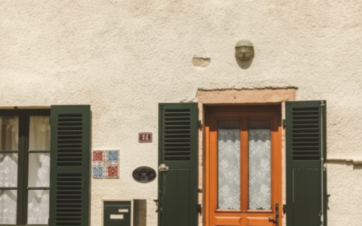 Rénovation à Langlade : Charme et Modernité avec nos Volets Battants et Menuiseries Alu