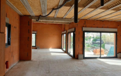 Chantier AB Fenêtre à Saint-Jean-de-Védas : Pose de menuiserie PVC et coulissants alu RAL 7016 G